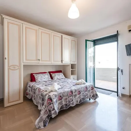 Apartment Studio In With Wonderful City View Furnished Terrace And Wifi 900 M From The Beach *